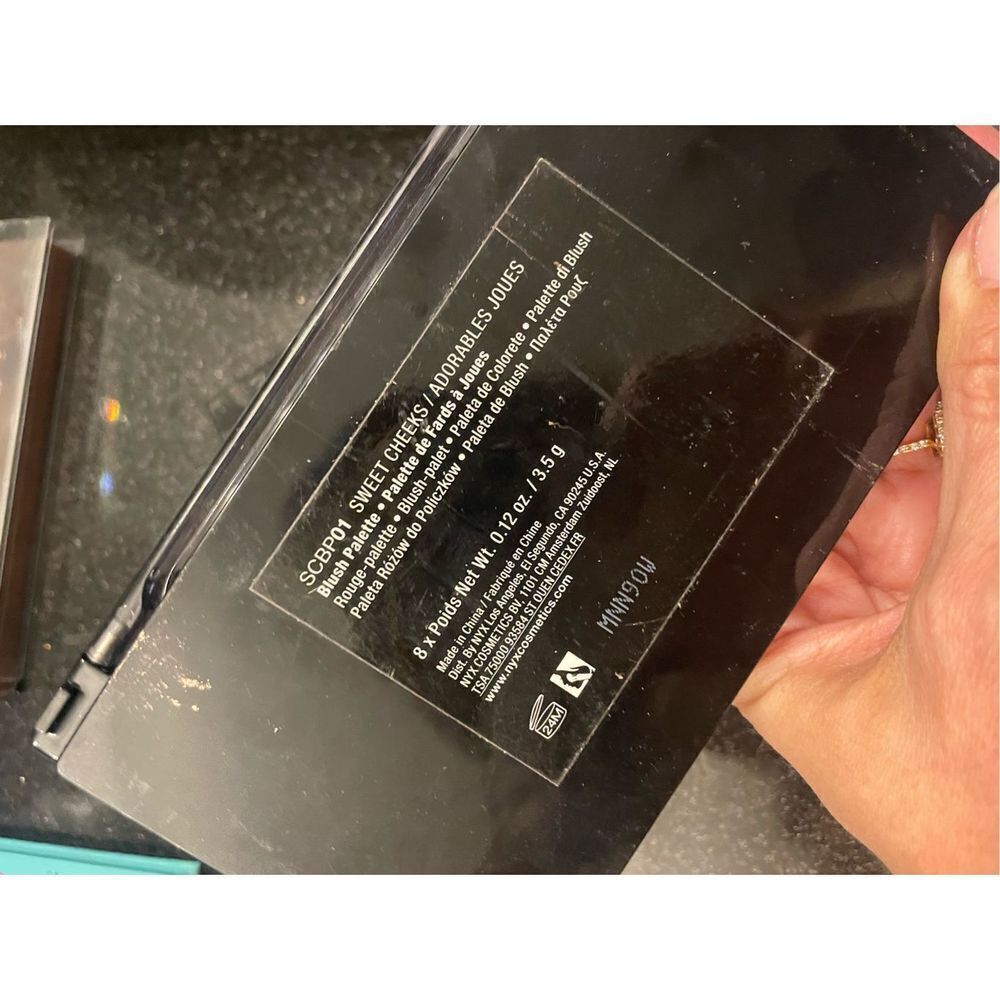 Bundle of makeup products - Picture 11 of 16